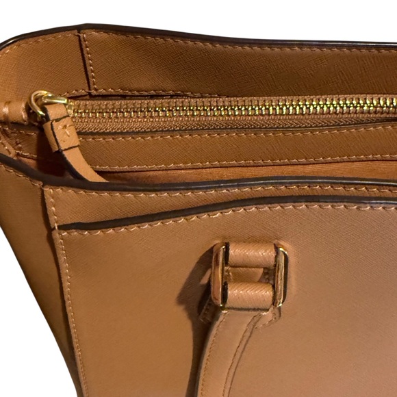 Tory Burch Robinson Tote Bag - Like New Condition - Picture 5 of 16